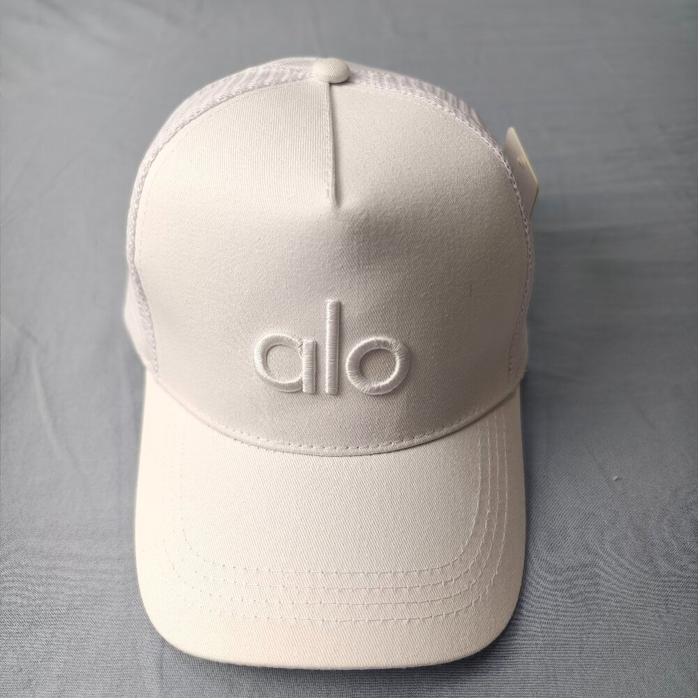 SOLD Alo yoga off-duty hat casual hat